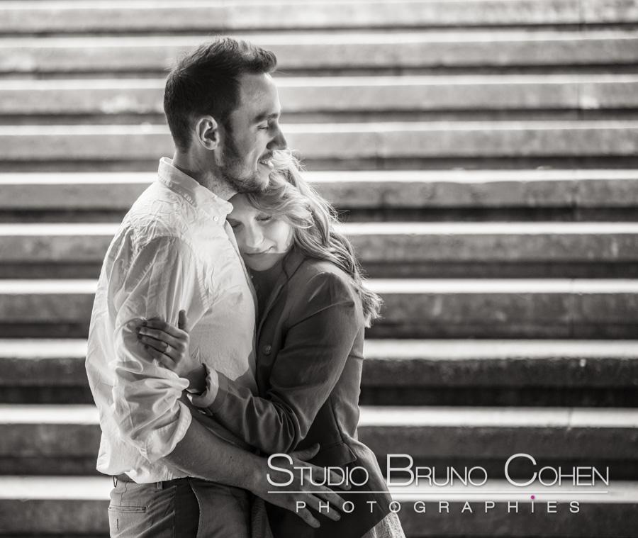 Portrait engagement a Paris passerelle Solférino Portrait engagement a Paris passerelle Solférino
