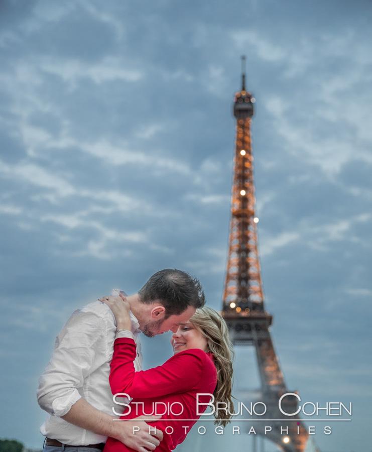 Portrait engagement au trocadero a Paris Portrait engagement au trocadero a Paris